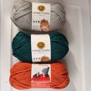Hometown &Bernat yarn
Size:2-5oz&1-3.5oz
Color: grey, peacock, pumpkin